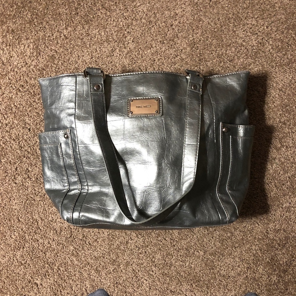 📦CLEARANCE [Nine West] Silver Shoulder Satchel